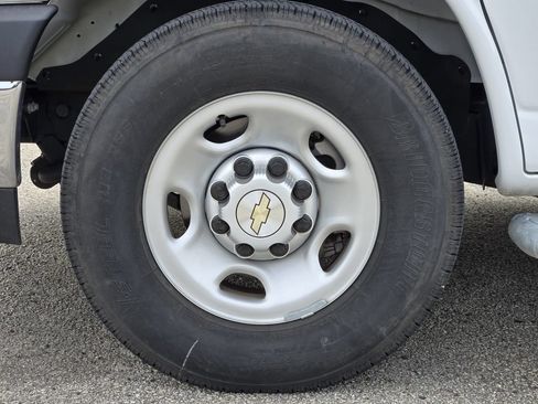 Used 2025 Chevrolet Express 2500 w/ Driver Convenience Package RWD image 11
