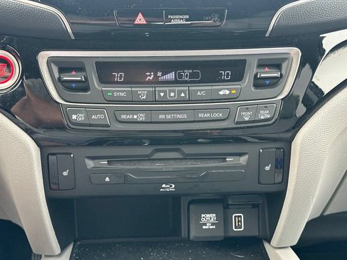 Used 2022 Honda Pilot Touring image 25