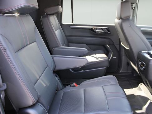 Used 2025 Chevrolet Suburban RST w/ Comfort Package AWD/4WD image 24