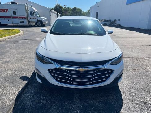 Used 2025 Chevrolet Malibu LT FWD image 2