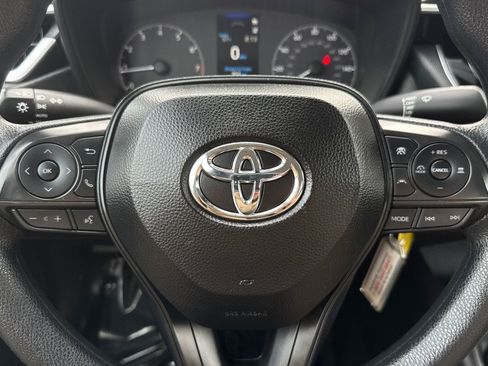 Used 2025 Toyota Corolla LE image 22