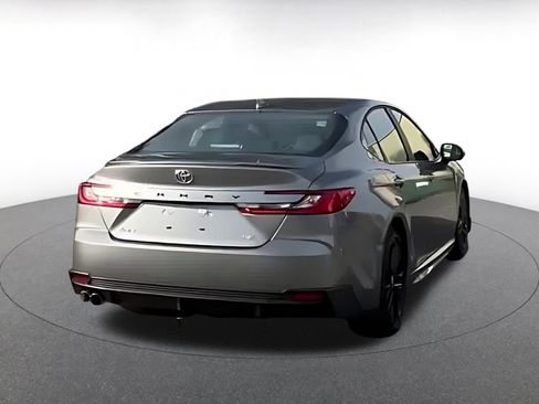 Used 2025 Toyota Camry SE image 11