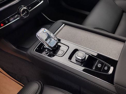 New 2026 Volvo XC90 B6 Ultra w/ Protection Package image 18