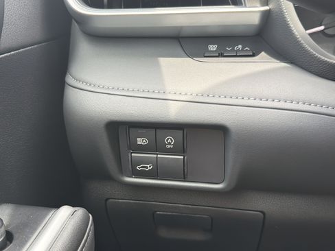 Certified 2025 Toyota Highlander LE FWD image 12