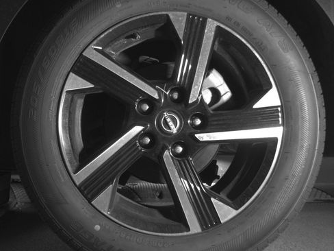 Used 2025 Nissan Sentra SV FWD image 14