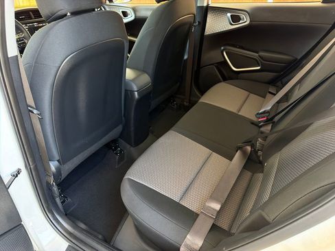 Used 2025 Kia Soul LX w/ LX Technology Package FWD image 27