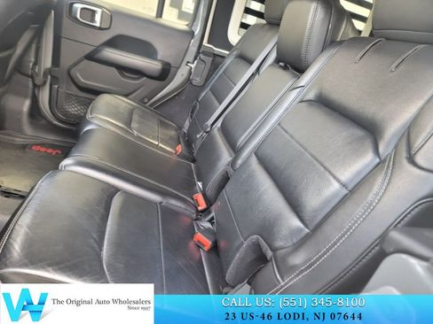 Used 2018 Jeep Wrangler Unlimited Sahara AWD/4WD image 14