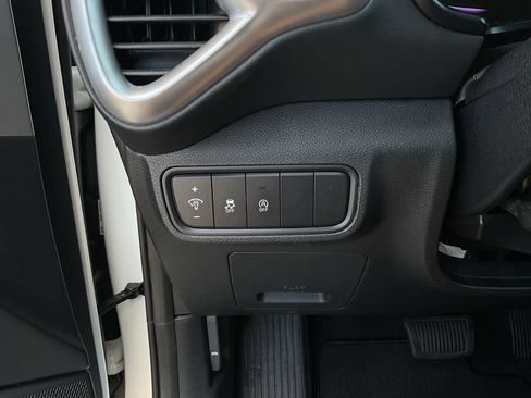 Used 2025 Kia Soul LX w/ LX Technology Package FWD image 15