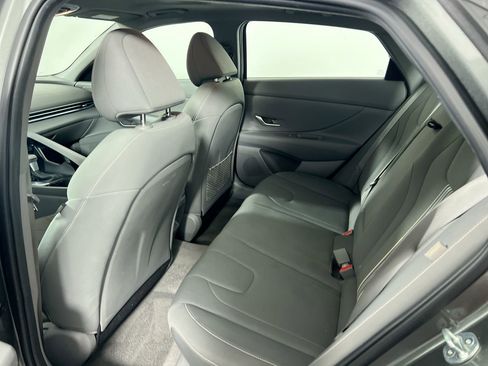 Used 2025 Hyundai Elantra SEL image 27