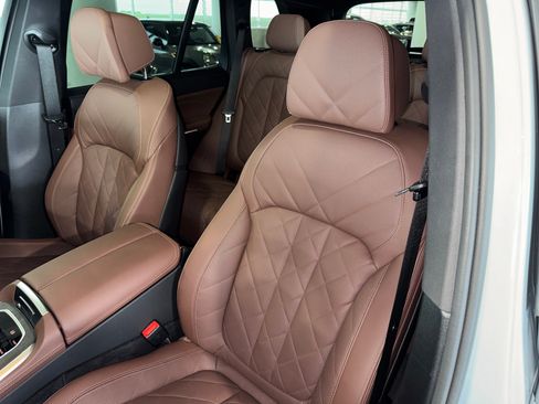 Used 2025 BMW X5 sDrive40i w/ M Sport Package RWD image 33
