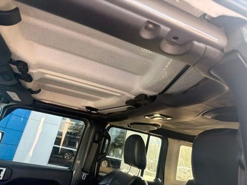 Used 2020 Jeep Wrangler Unlimited Sahara w/ Dual Top Group AWD/4WD image 13