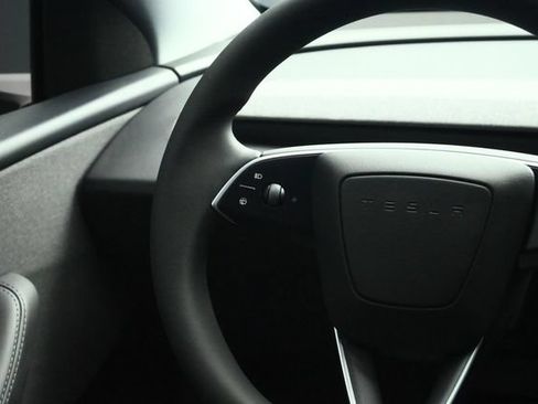 Used 2026 Tesla Model Y 2WD image 41