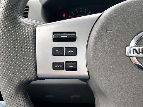 Used 2014 Nissan Frontier SV image 21