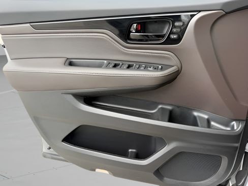 Certified 2024 Honda Odyssey Touring image 21
