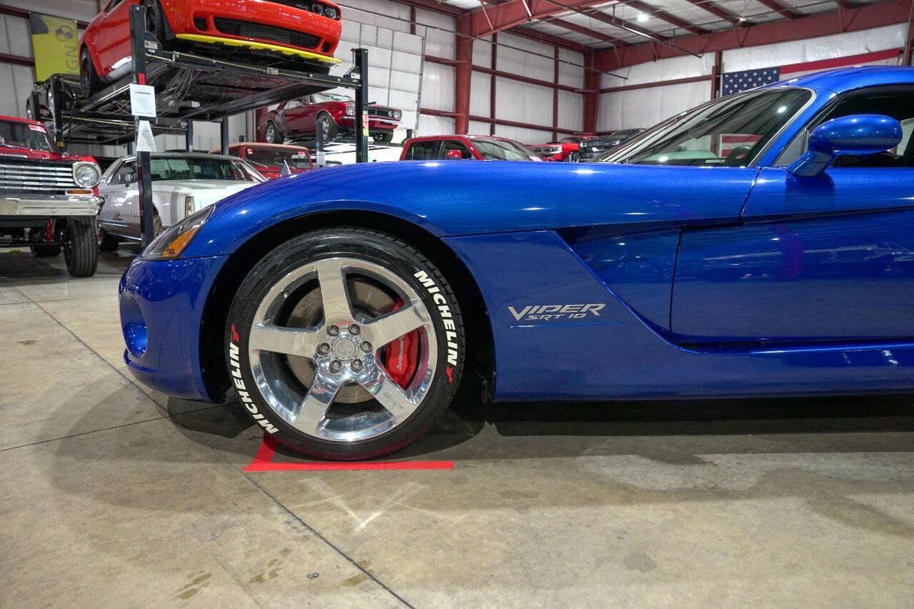 Used 2006 Dodge Viper SRT-10 w/ First Edition Group RWD image 3