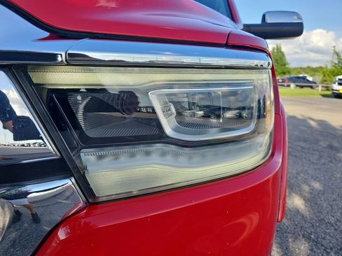 Used 2019 RAM 1500 Laramie AWD/4WD image 10