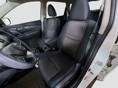 Used 2017 Nissan Rogue SV w/ SV Premium Package image 12