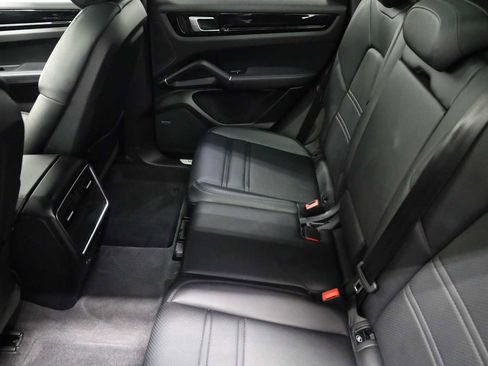 Used 2022 Porsche Cayenne image 35