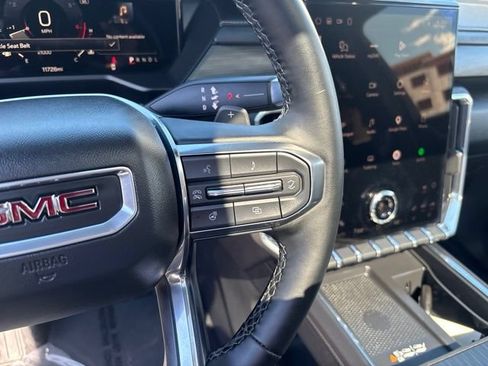 Used 2025 GMC Acadia Elevation w/ Elevation Premium Package AWD/4WD image 18