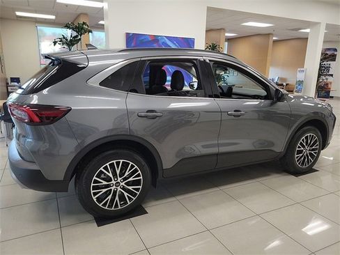 New 2025 Ford Escape SE image 22