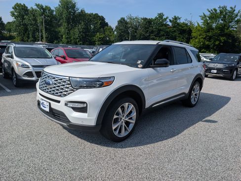 Certified 2021 Ford Explorer Platinum w/ Equipment Group 601A AWD/4WD image 2