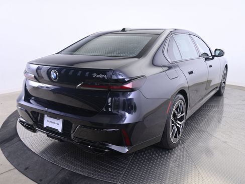 Used 2023 BMW 760i xDrive image 7