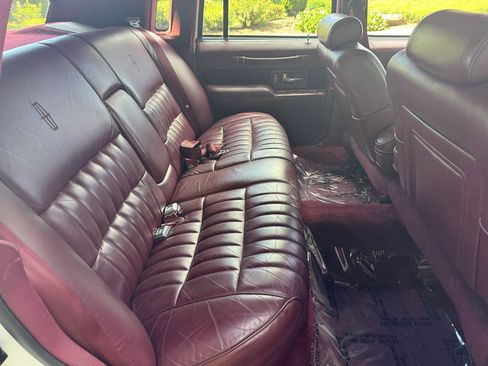Used 1994 Lincoln Town Car Executive RWD image 12