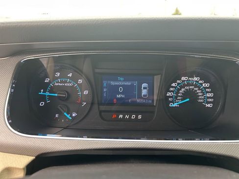 Used 2019 Ford Taurus SE image 24