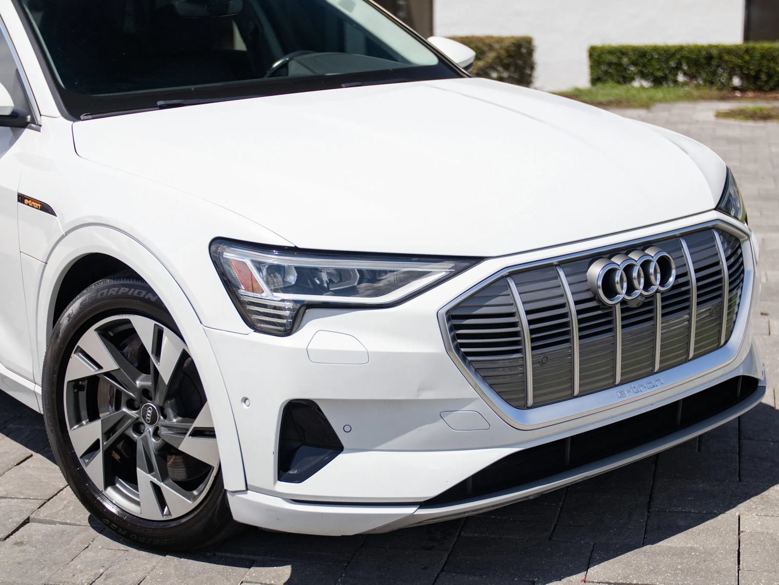 Used 2021 Audi e-tron Premium Plus w/ Premium Plus Package AWD/4WD image 3