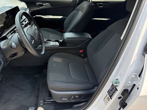 Used 2026 Kia Sportage LX w/ LX Convenience Package FWD image 6