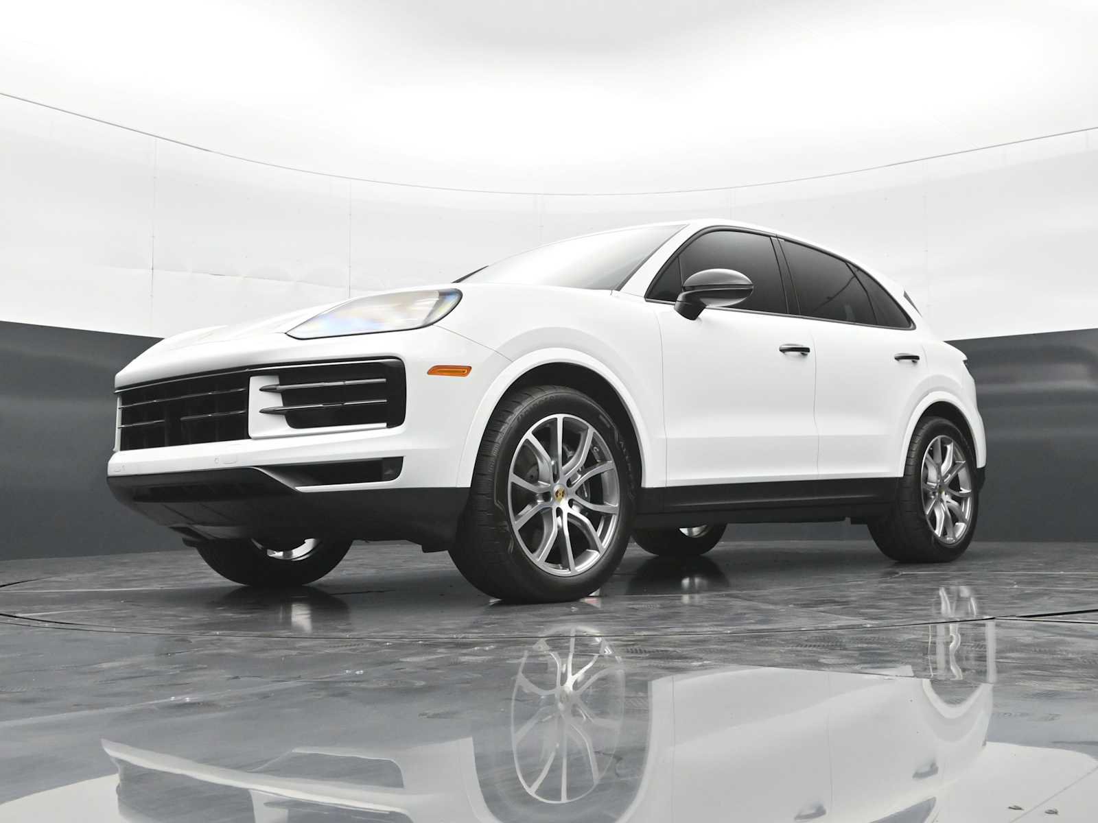 Certified 2024 Porsche Cayenne AWD/4WD image 38