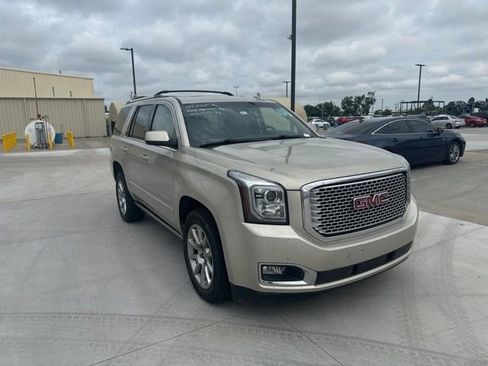 Used 2015 GMC Yukon Denali w/ Premium Package AWD/4WD image 3