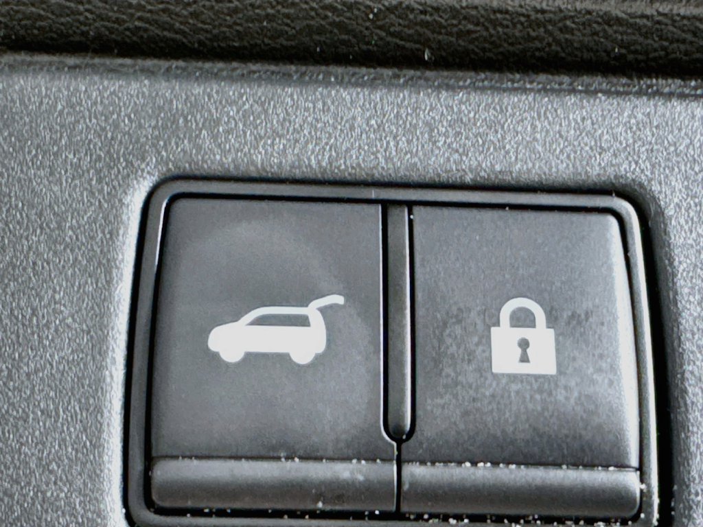 Used 2025 Nissan Rogue SV FWD image 29