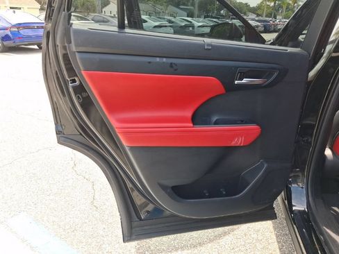 Used 2021 Toyota Highlander XSE FWD image 26