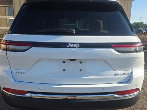 Used 2025 Jeep Grand Cherokee Limited AWD/4WD image 4