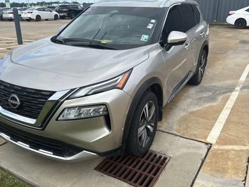 Used 2023 Nissan Rogue Platinum w/ Platinum Premium Package image 2