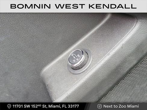 Used 2023 Chevrolet Traverse LT image 25