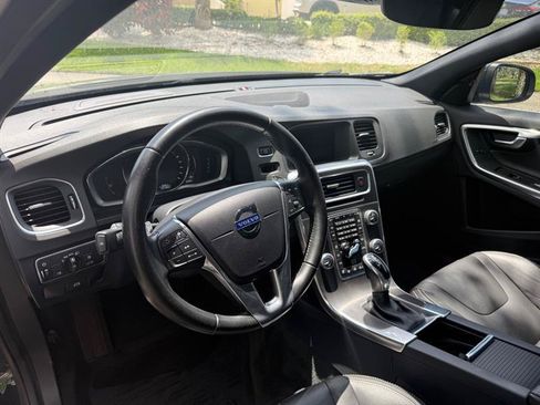 Used 2016 Volvo V60 T5 Platinum w/ 19" Sport Package FWD image 10