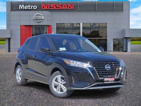 New 2025 Nissan Kicks Play S image 1