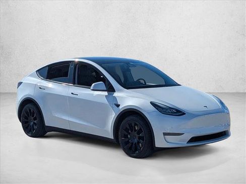 Used 2021 Tesla Model Y Long Range image 3