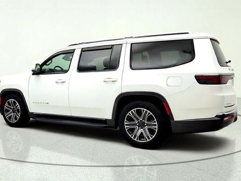 Used 2022 Jeep Wagoneer Series III AWD/4WD image 7