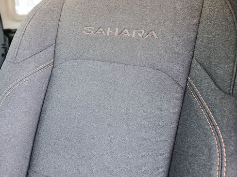 Used 2024 Jeep Wrangler Unlimited Sahara AWD/4WD image 21