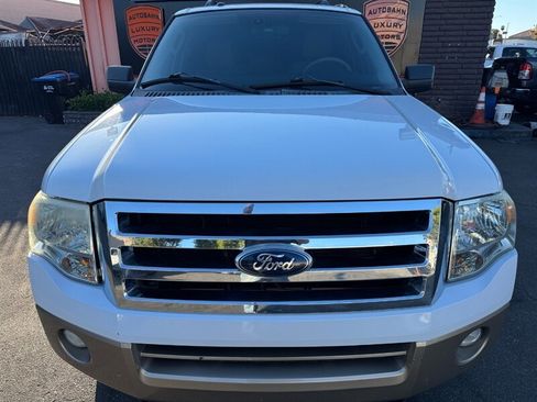 Used 2014 Ford Expedition XLT w/ Equipment Group 202A AWD/4WD image 2