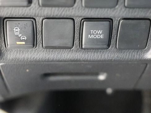 Used 2020 Nissan Pathfinder SV image 29