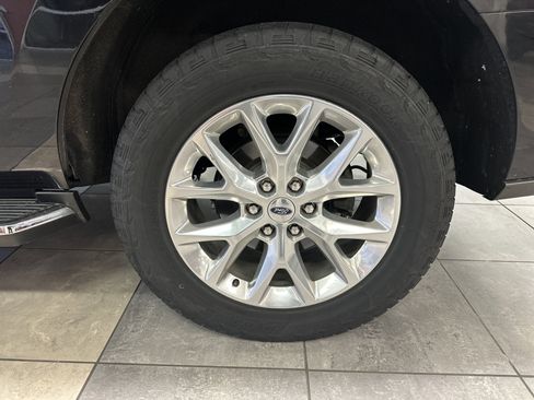 Used 2021 Ford Expedition XLT image 5