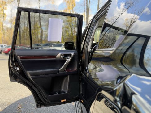 Used 2017 Lexus GX 460 image 30