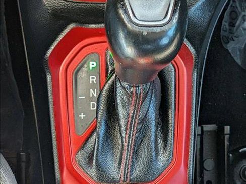 Used 2015 Jeep Renegade Trailhawk AWD/4WD image 12