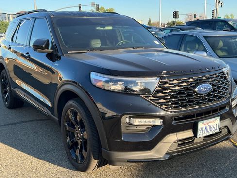 Used 2023 Ford Explorer ST-Line w/ Class IV Trailer Tow Package image 3