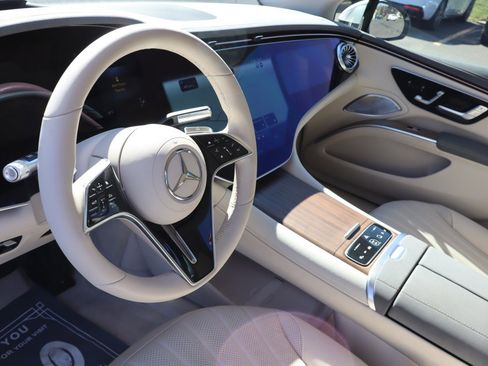 Used 2022 Mercedes-Benz EQS 580 4MATIC Sedan image 9