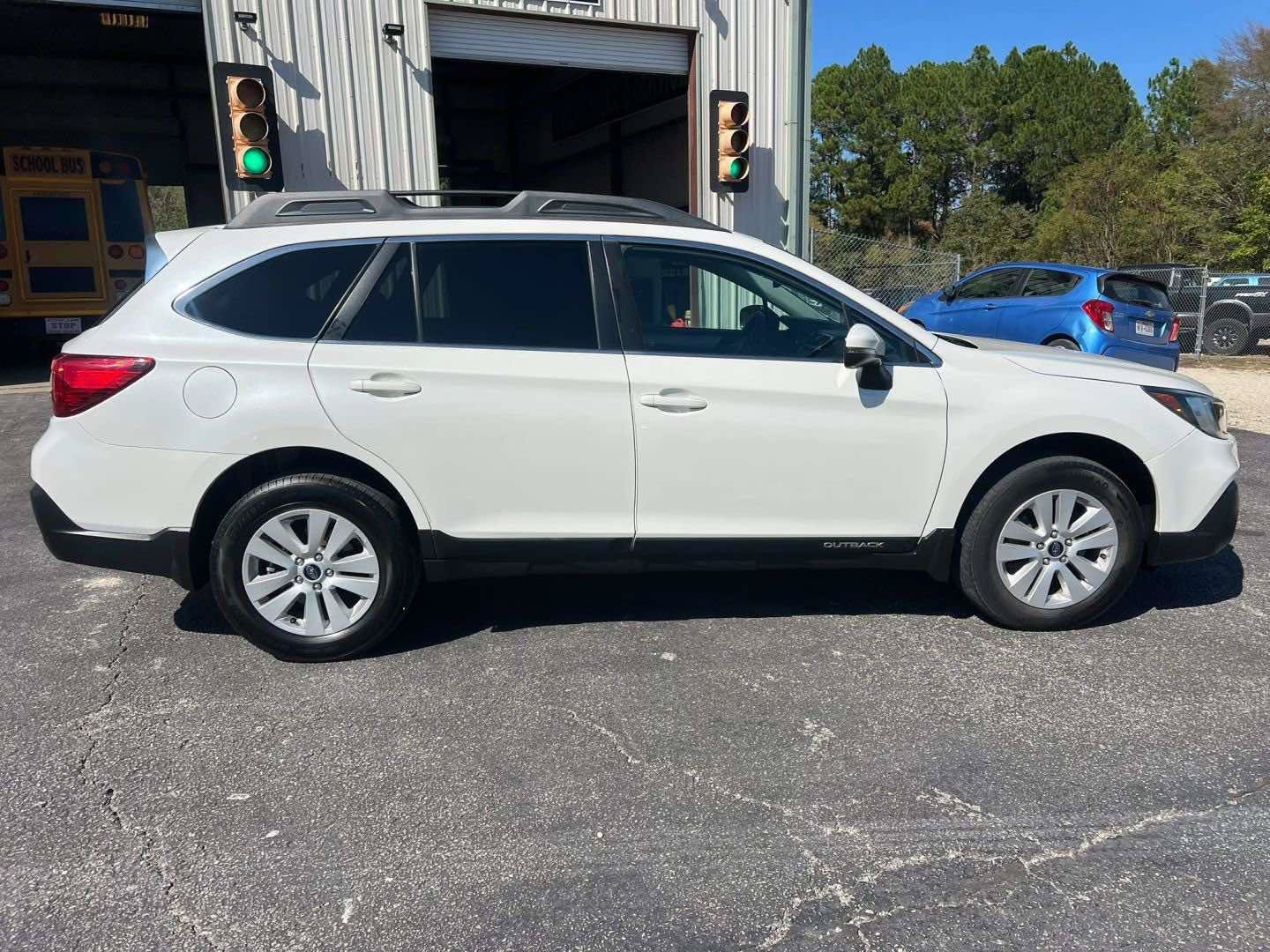 Used 2019 Subaru Outback 2.5i Premium w/ Popular Package #2 AWD/4WD image 6